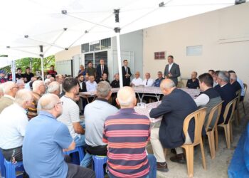 Vali Yavuz Çukurca Köyü Ocağsak Mahallesi’nde vatandaşlarla buluştu